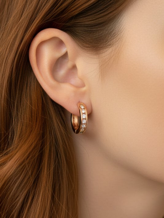 SAAZ 18K SOLITAIRE GOLDEN HOOP