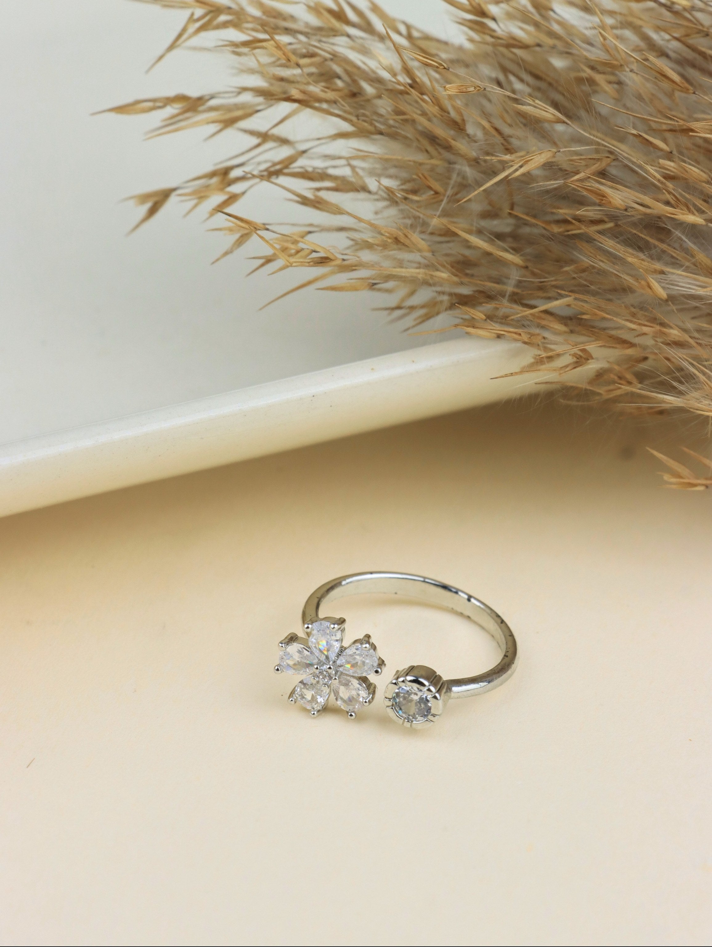 SAAZ SLIVER PLATED FLOWER DESGIN ADJUSTABLE RING