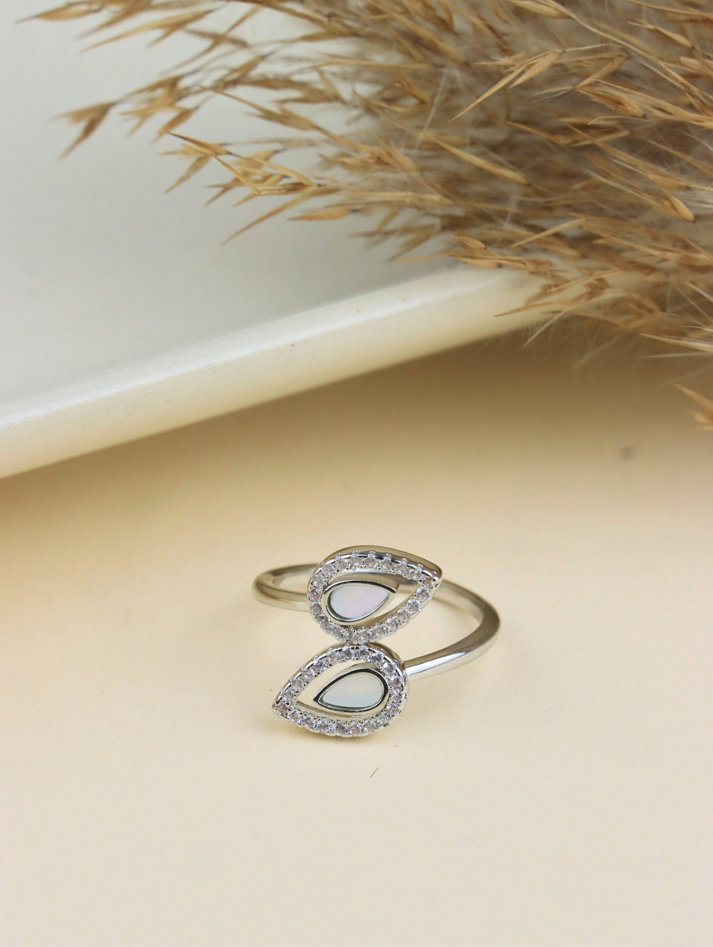 Shimeering Mother Pearl CZ Finger Ring Sliver