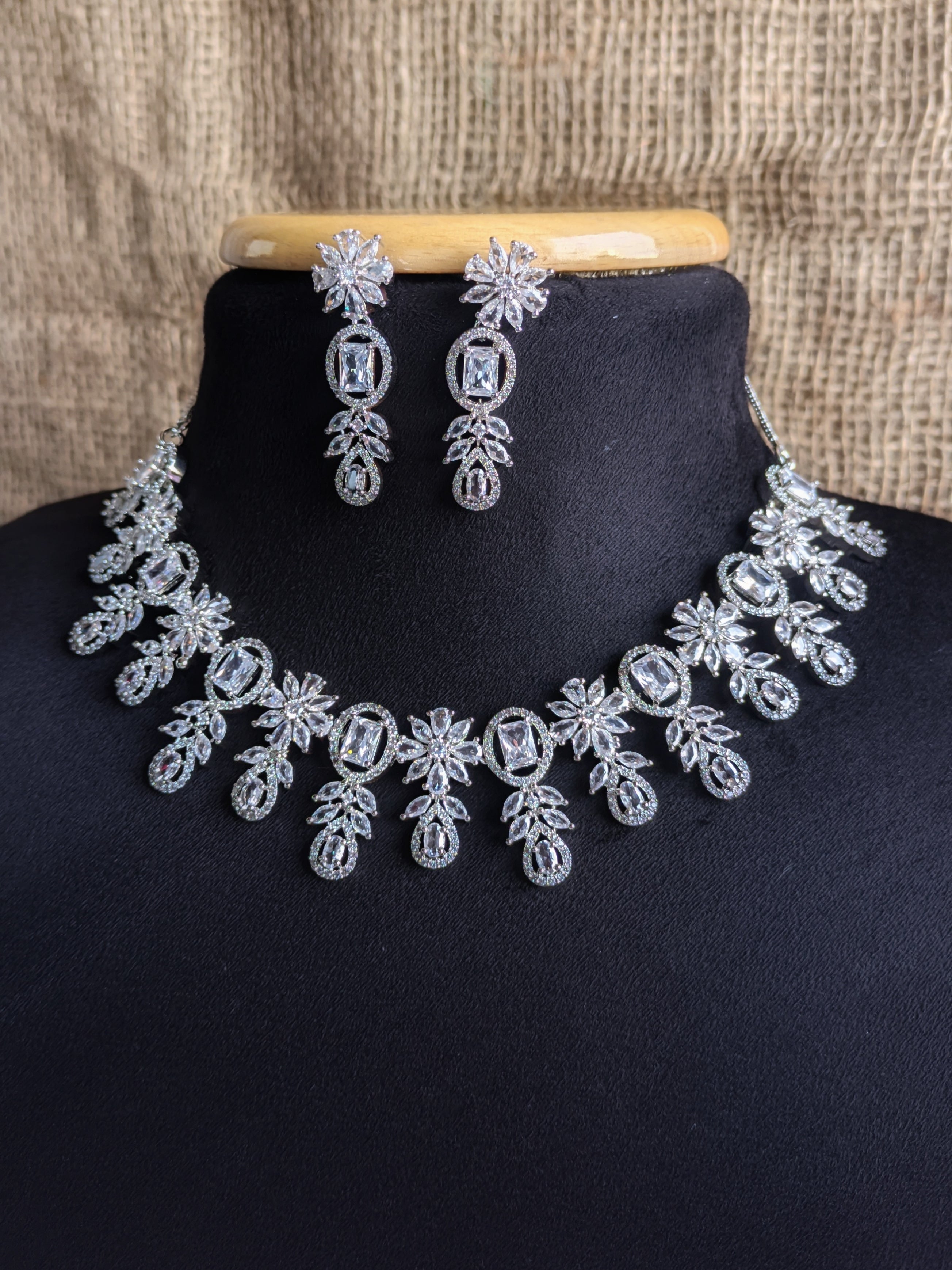 Zircon Necklace 1005