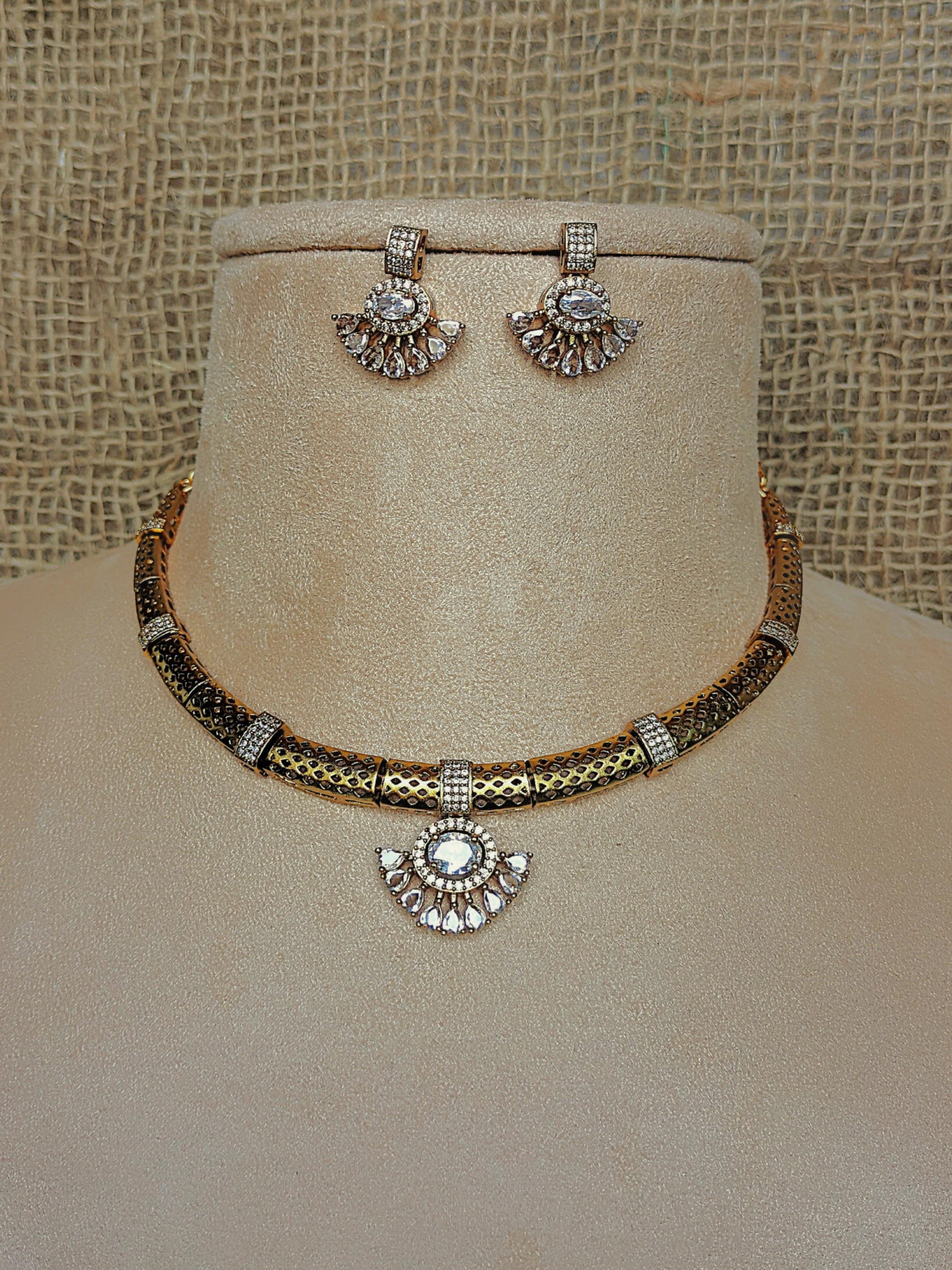 Antique Necklace 1054