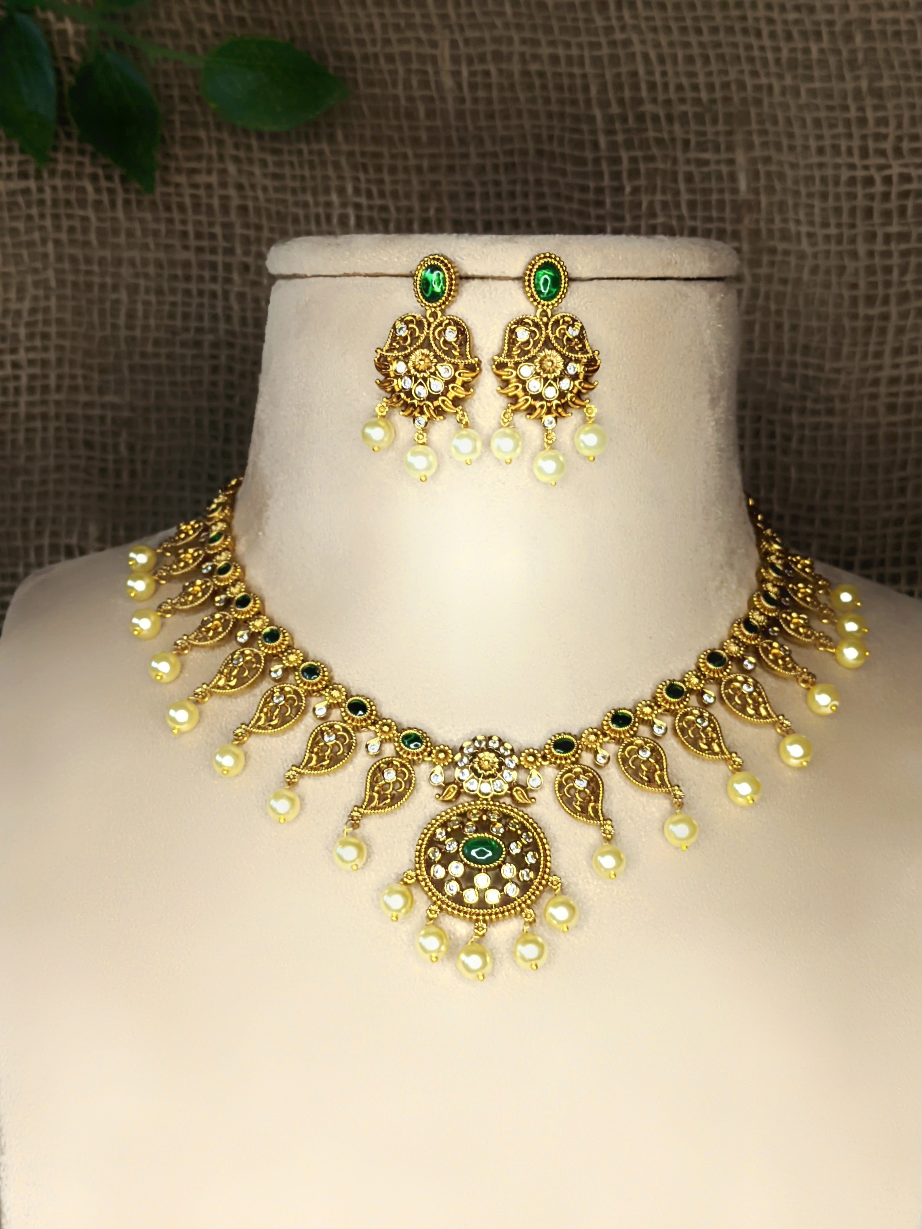 Antique Necklace 1051