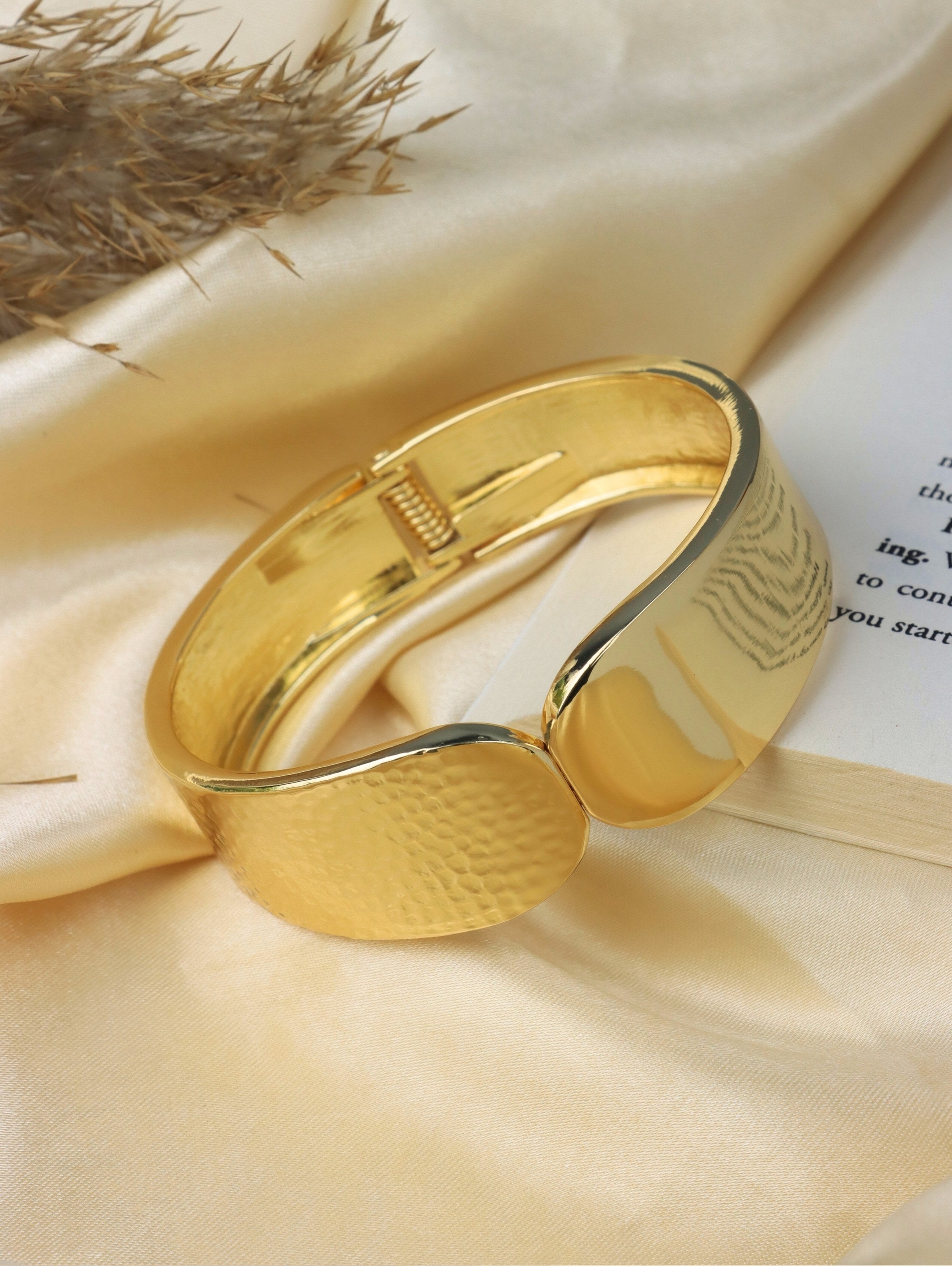 Elegant Anti Tanshi Bracelet Golden Plated