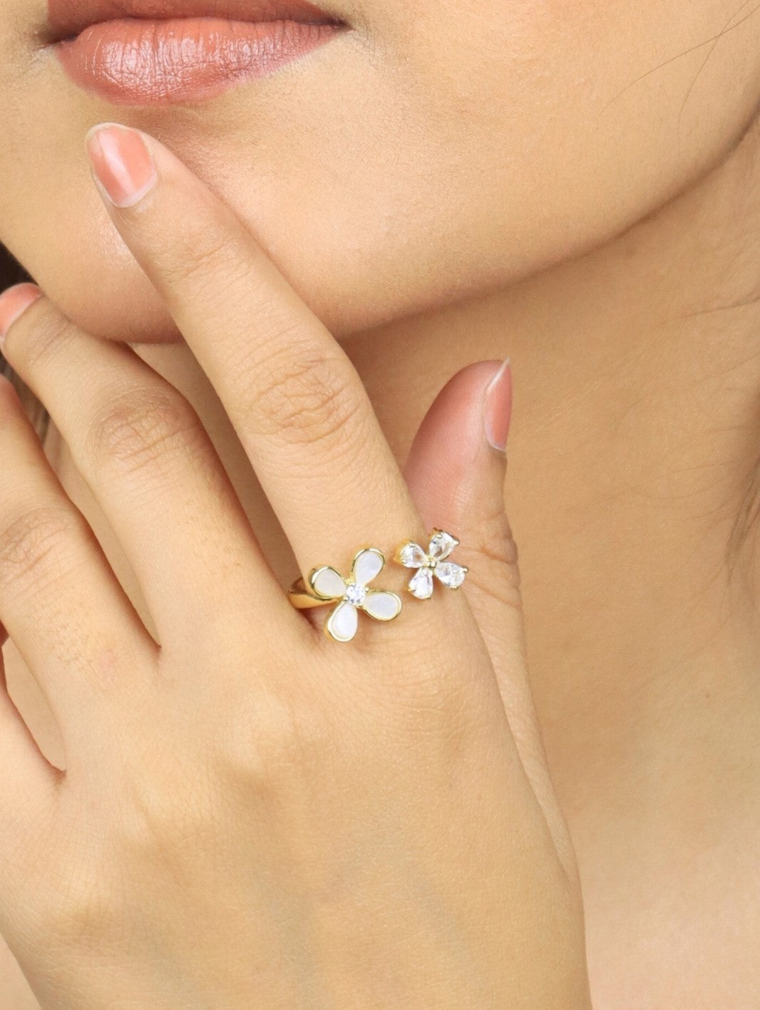 SAAZ MOTER PEARL STATEMENT ADJUSTABLE RING