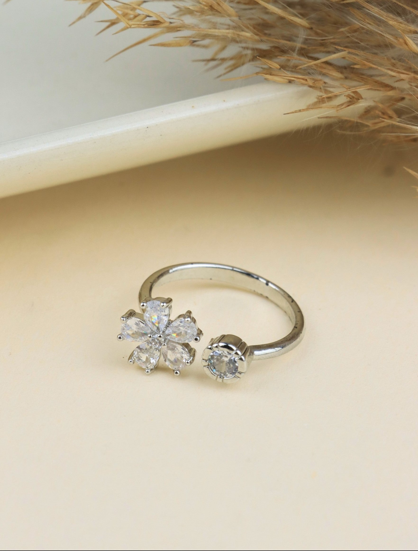 SAAZ SLIVER PLATED FLOWER DESGIN ADJUSTABLE RING