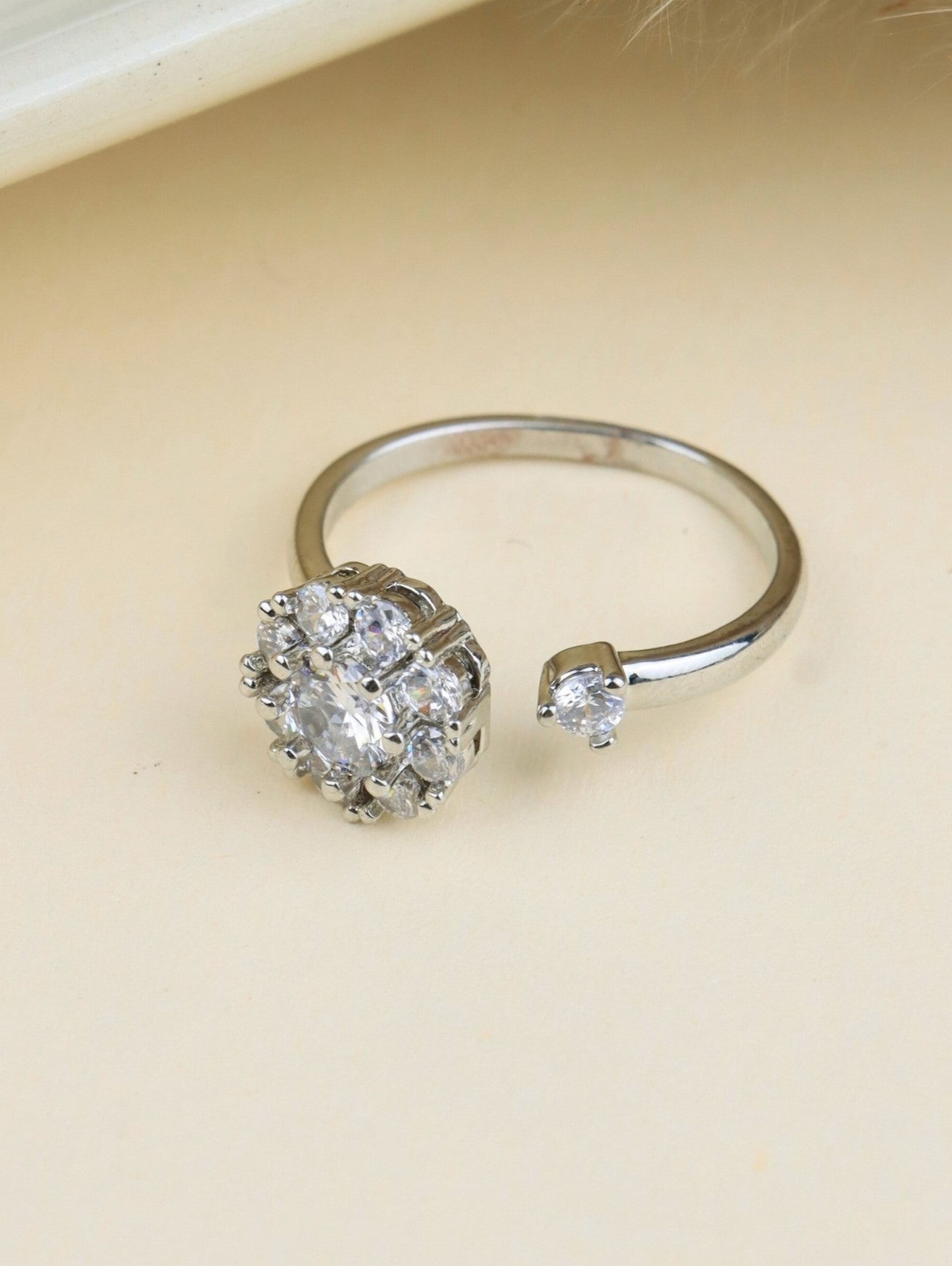 CRYSTAL SHINE SPINNING RODIUM PLATED RING