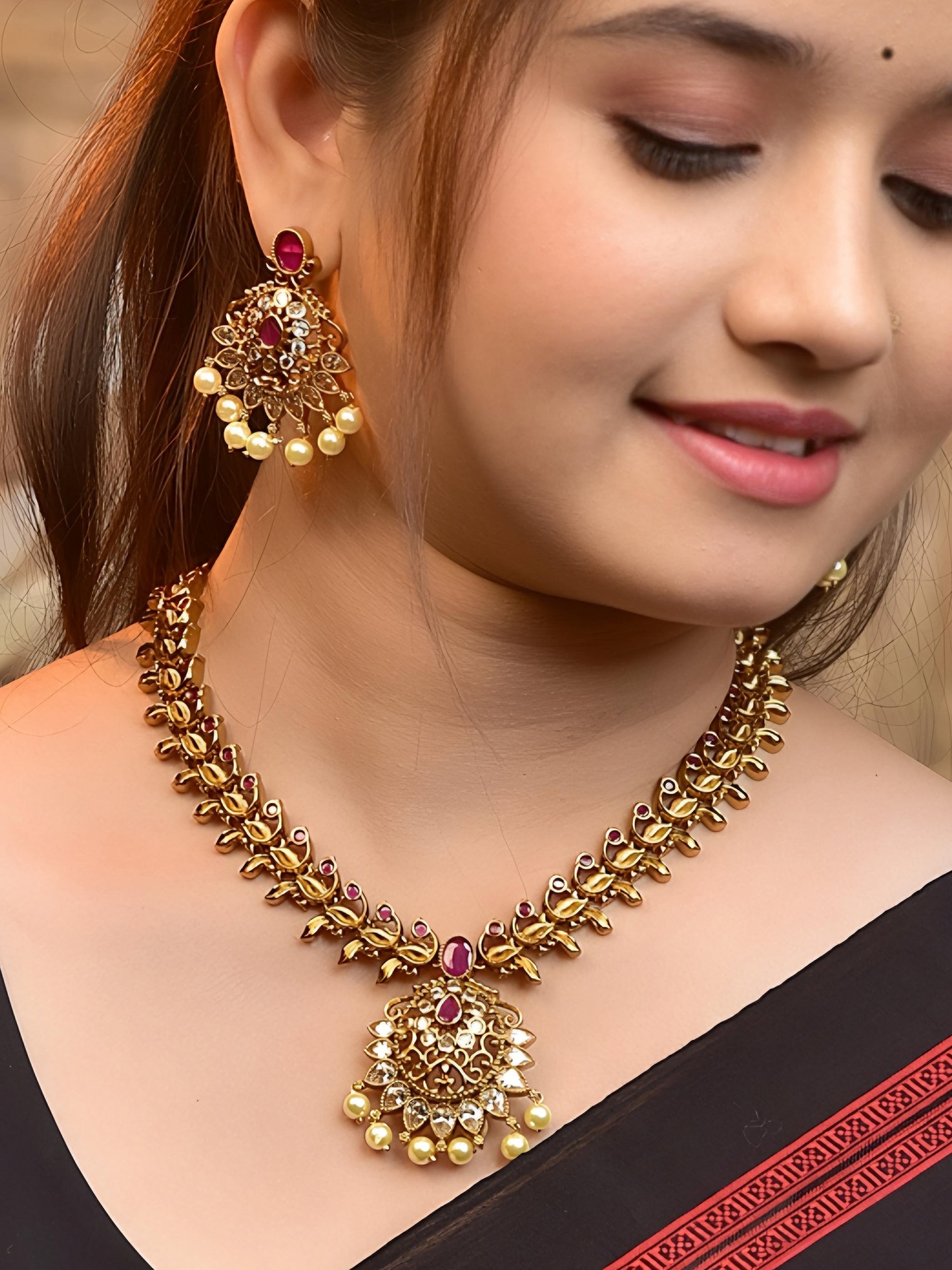 Antique Necklace  1055