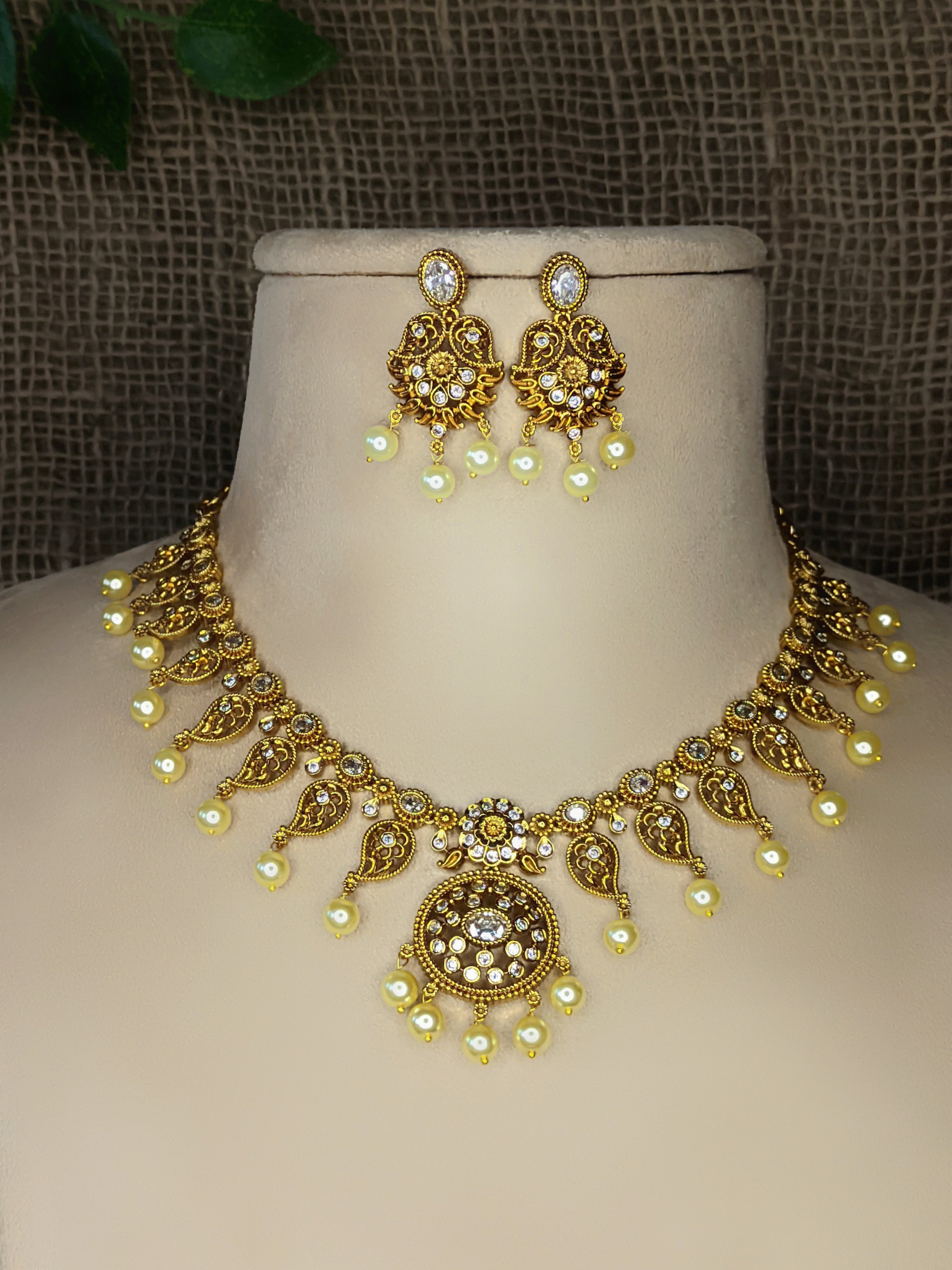 Antique Necklace  1051