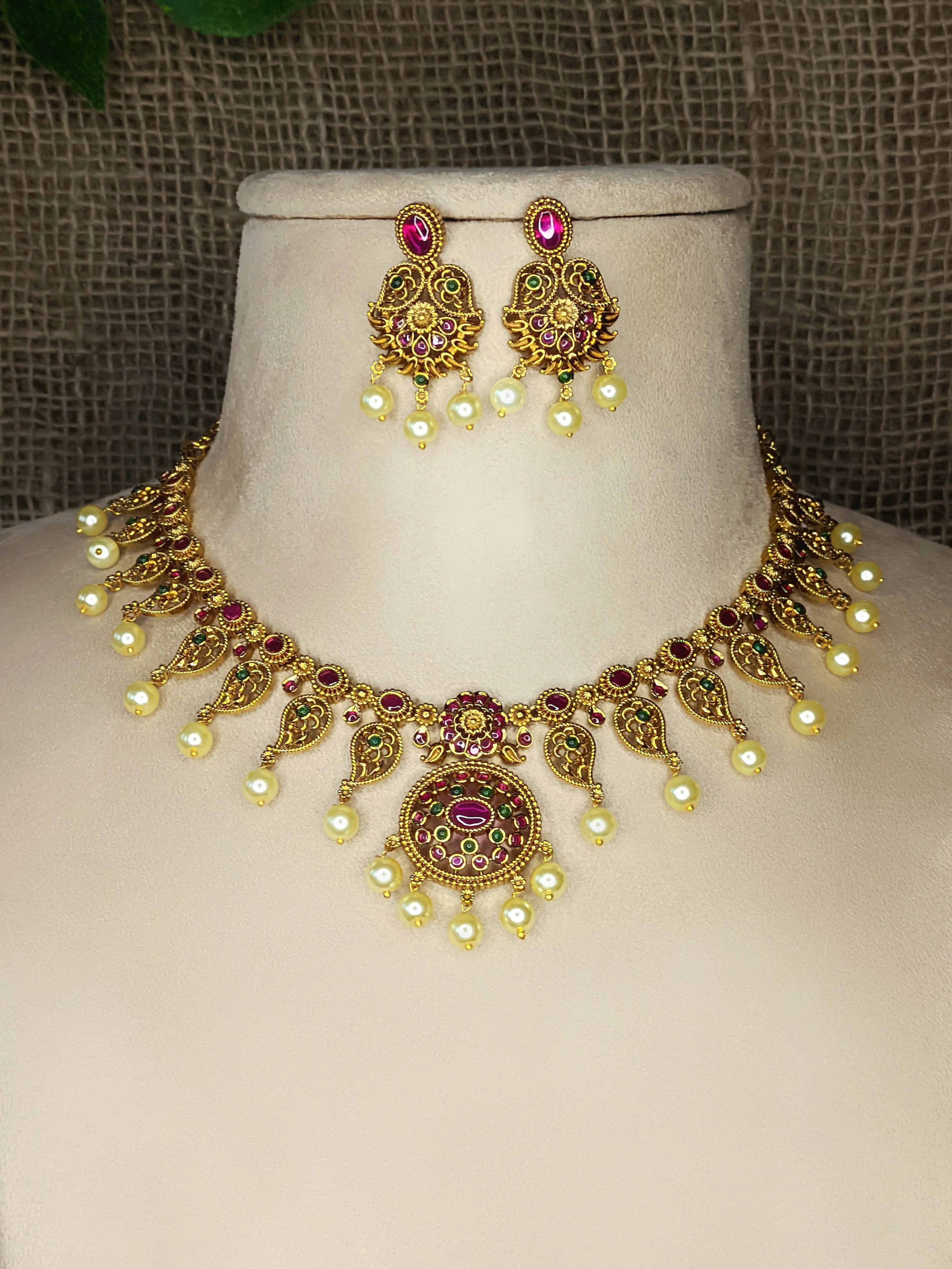 Antique Necklace  1051