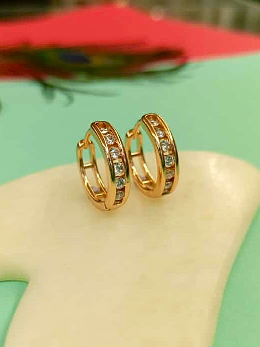 SAAZ 18K  SOLITAIRE GOLDEN HOOP